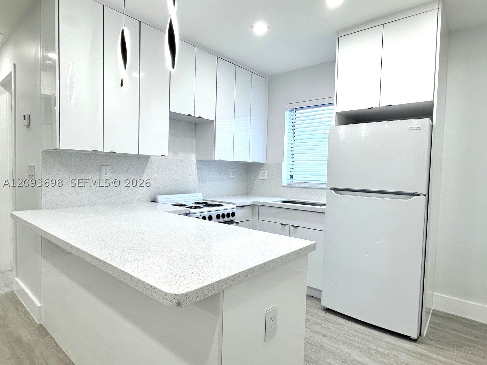 215 Zamora Ave 9