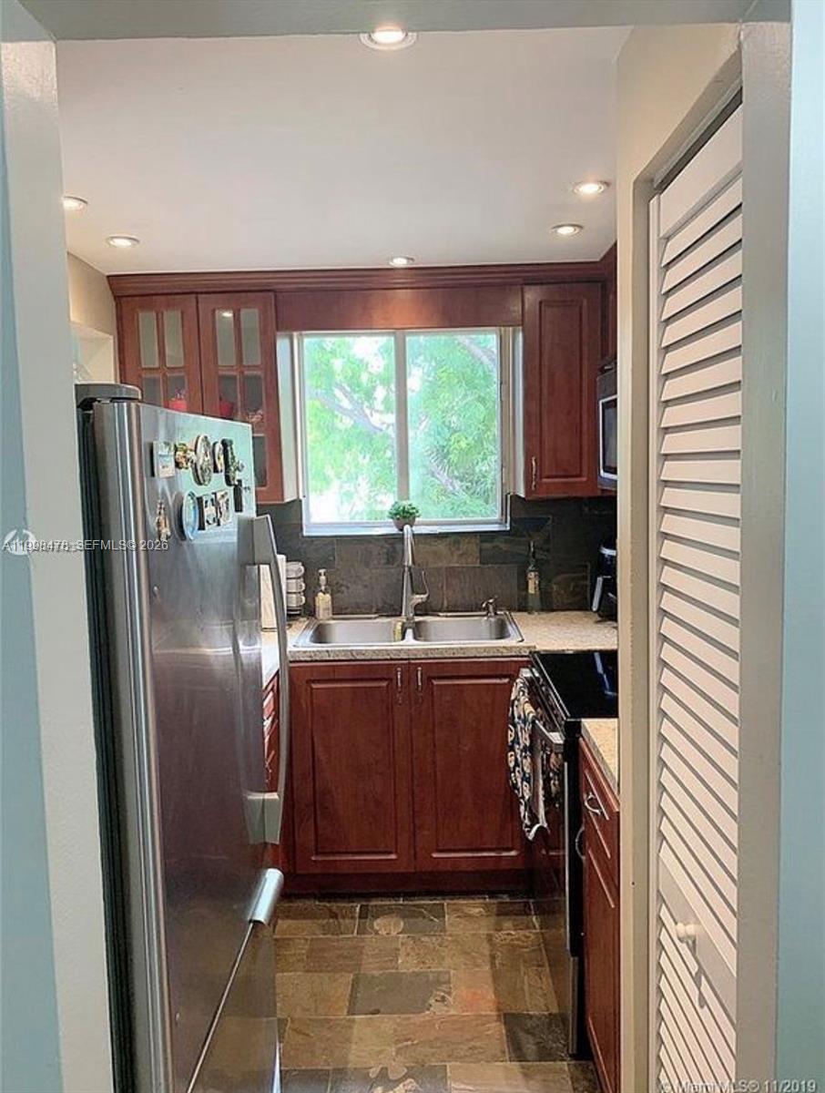 LAKE FOREST PARK CONDO VI - Residential Lease