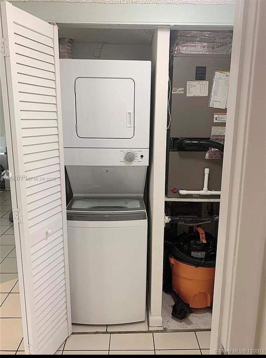 LAKE FOREST PARK CONDO VI - Residential Lease