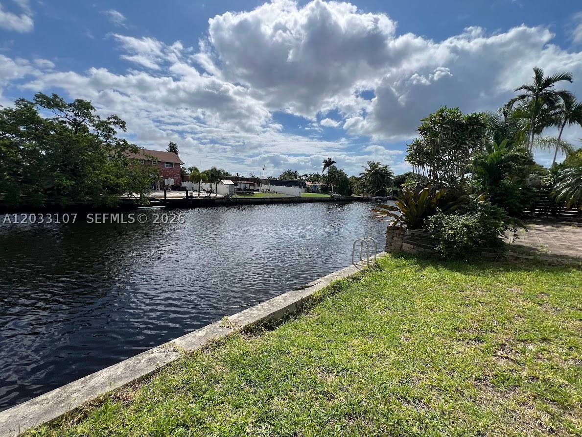 1881 NW 36th St