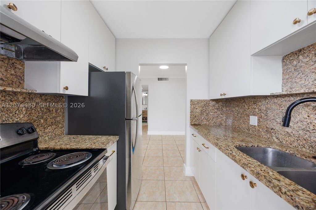 Photo of 5420 Hollywood Blvd #208, Hollywood, FL 33021 (MLS # A12074430)