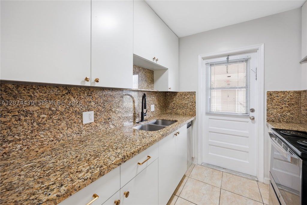 Photo of 5420 Hollywood Blvd #208, Hollywood, FL 33021 (MLS # A12074430)