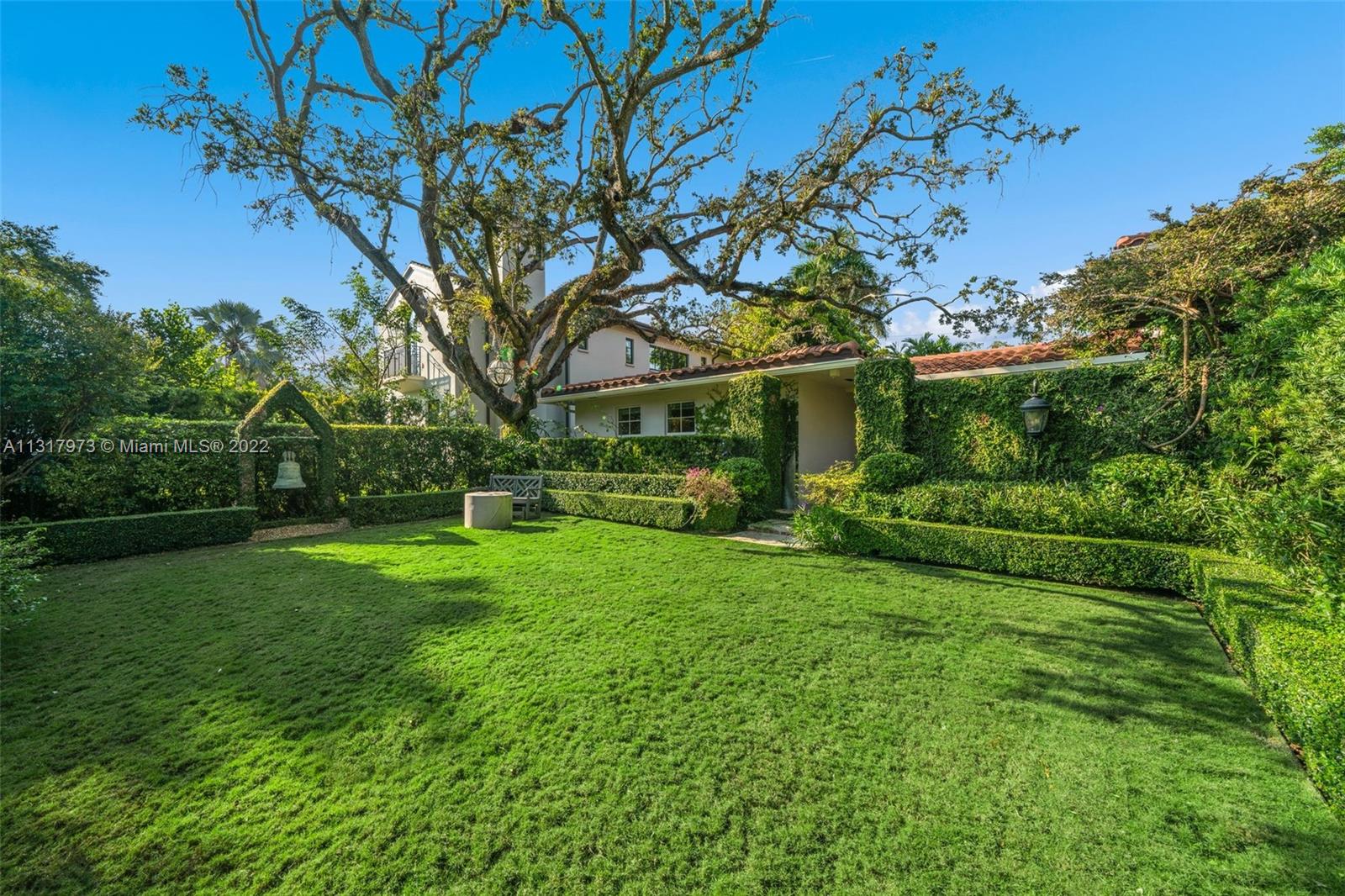 THE MOORINGS - Residential