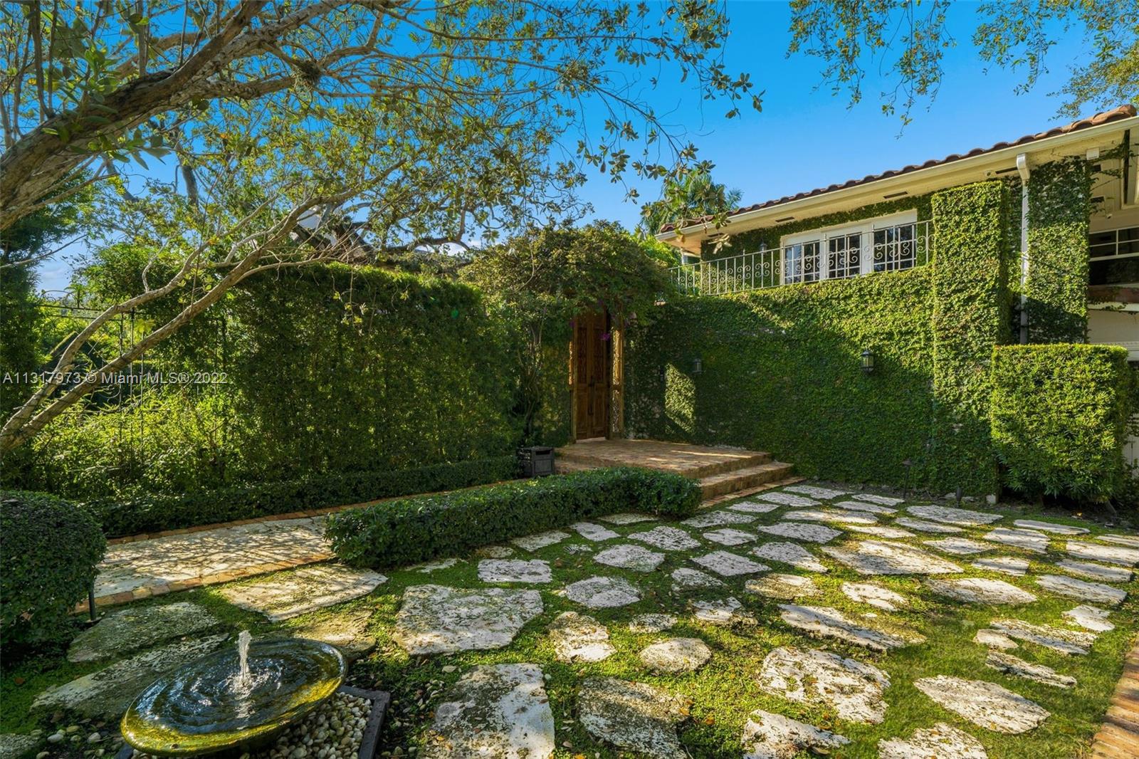 THE MOORINGS - Residential