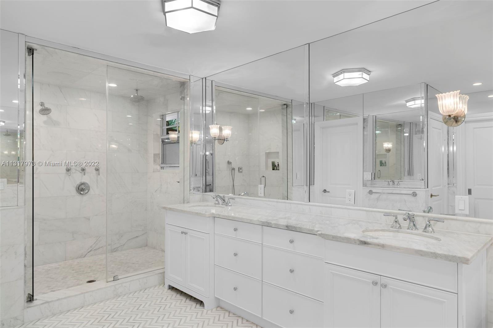 THE MOORINGS - Residential