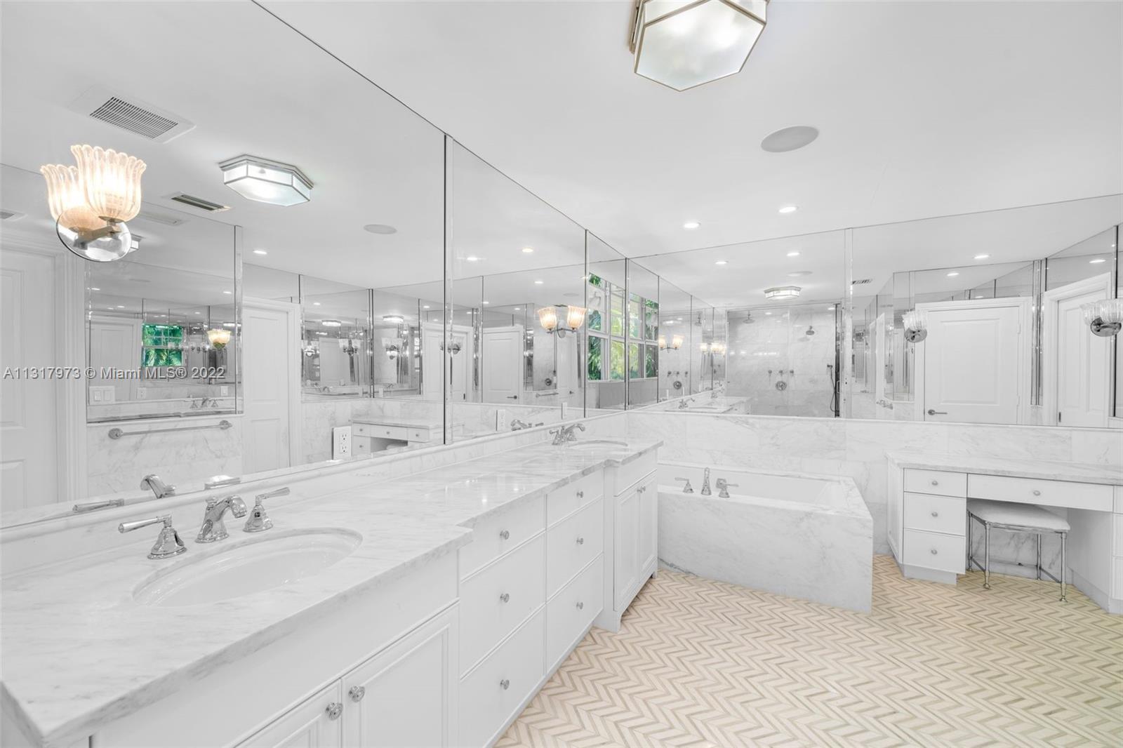 THE MOORINGS - Residential