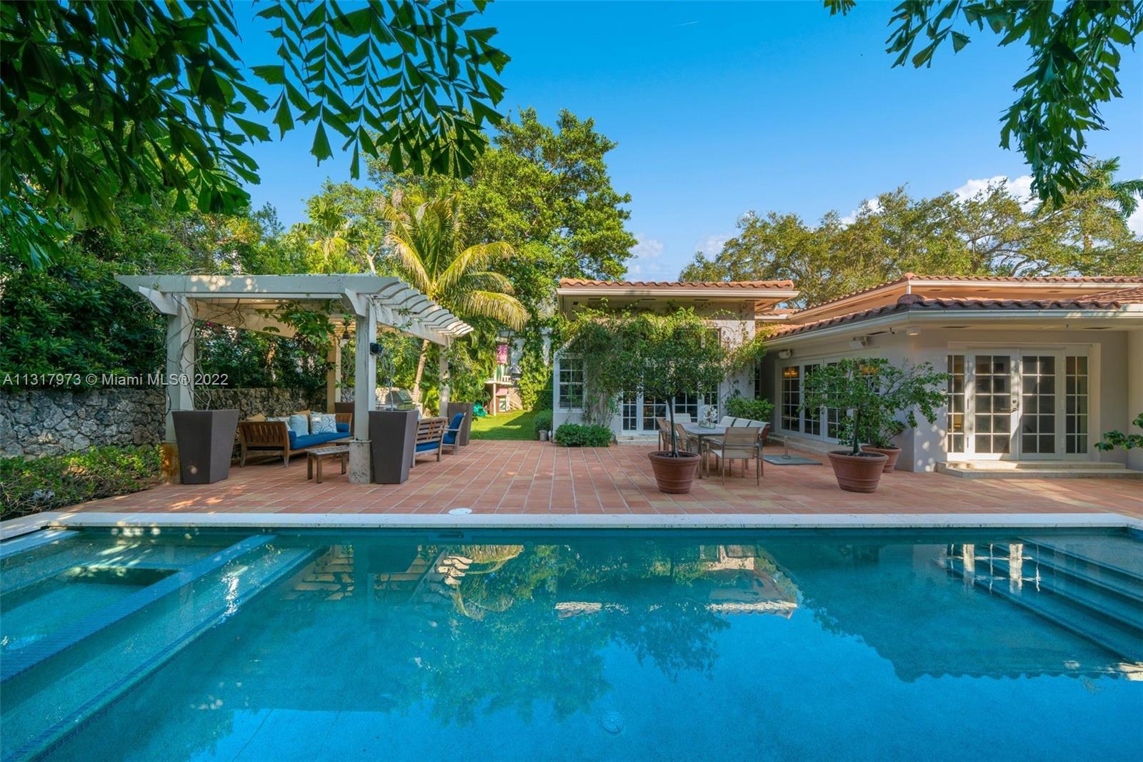 THE MOORINGS - Residential