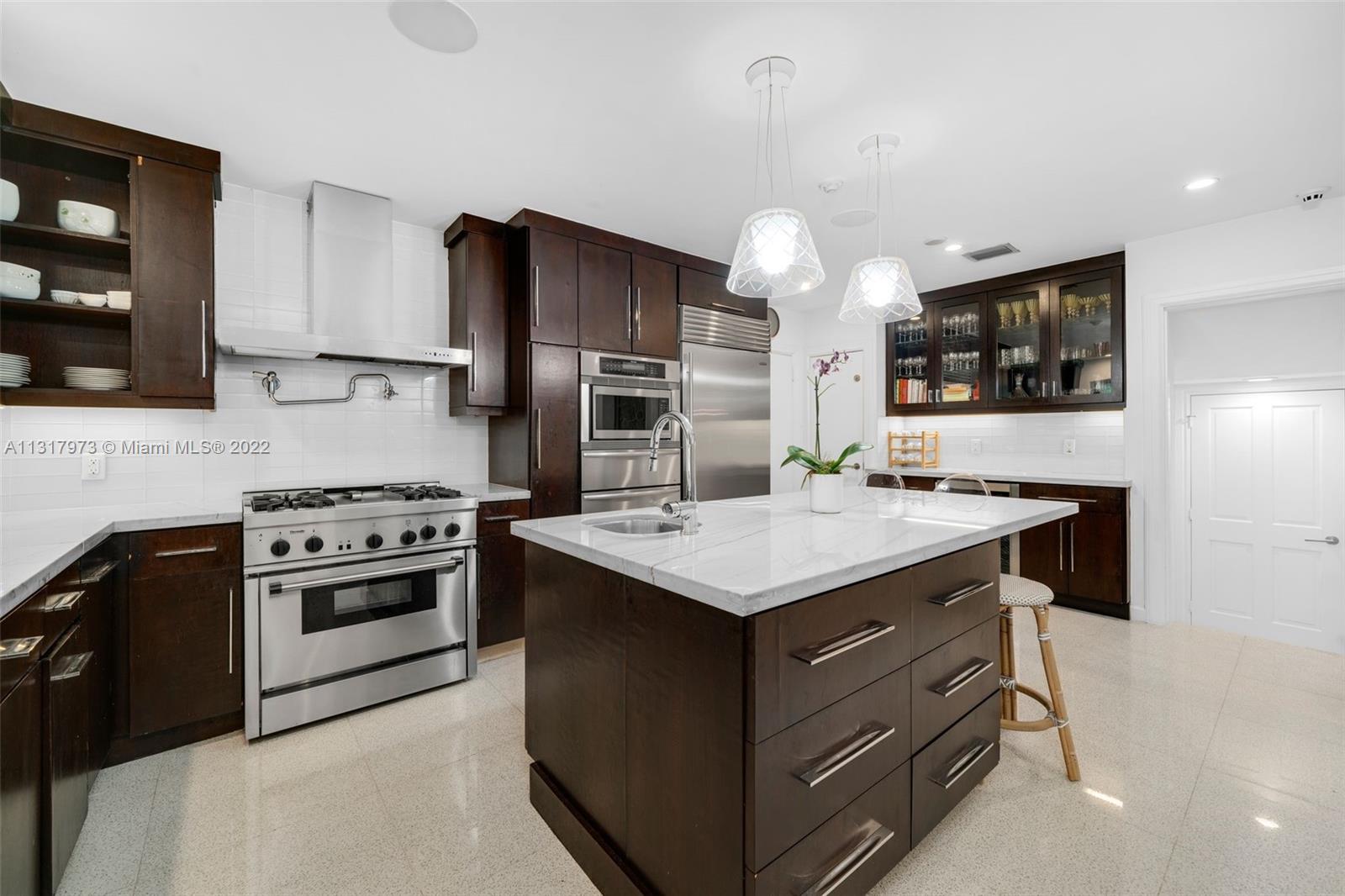 THE MOORINGS - Residential