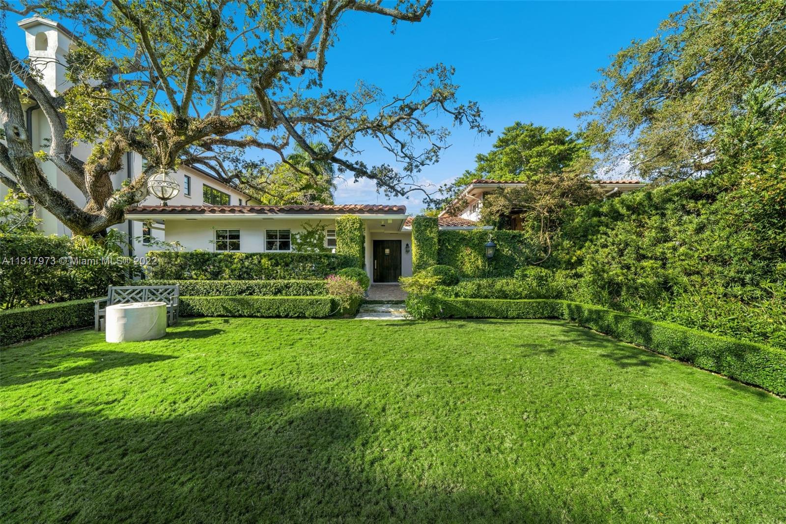 THE MOORINGS - Residential