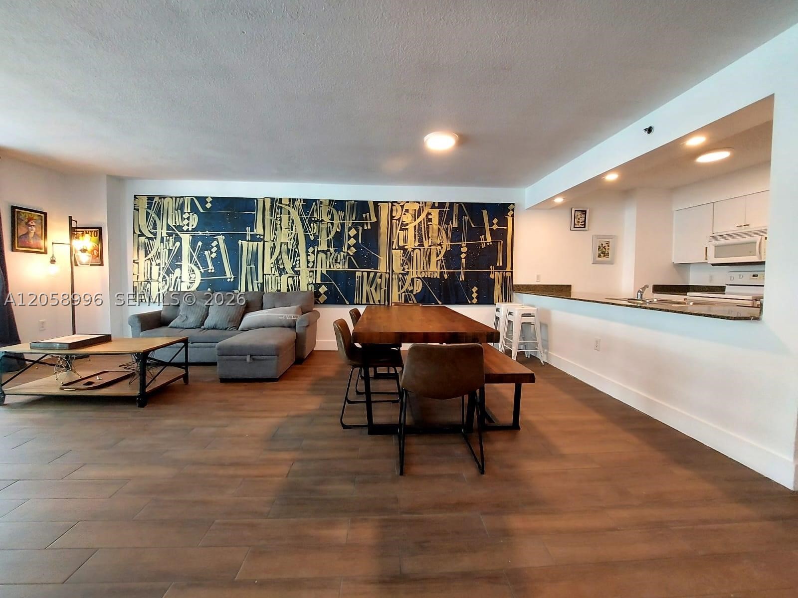 1200 Brickell Bay Dr 3708