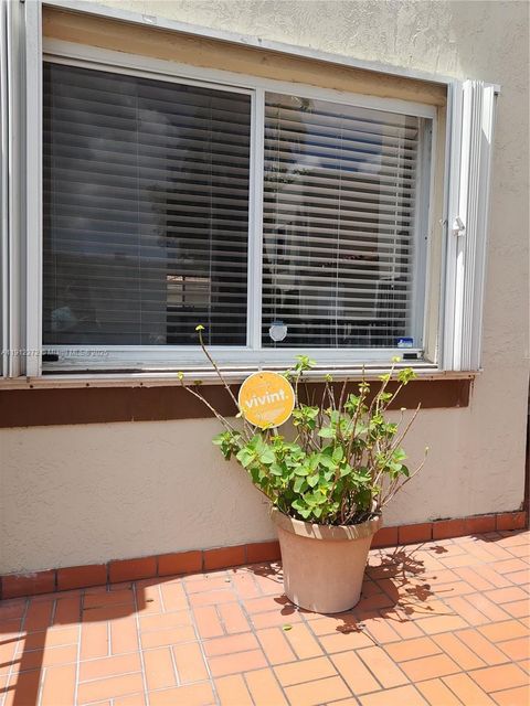 551 NW 82nd Ave 520 Miami FL 33126