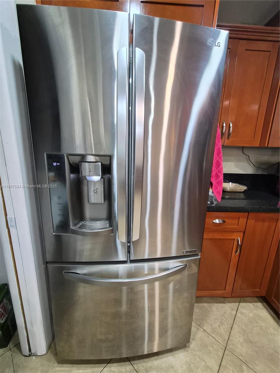 SUNSET CONDOR PH I - Residential Lease