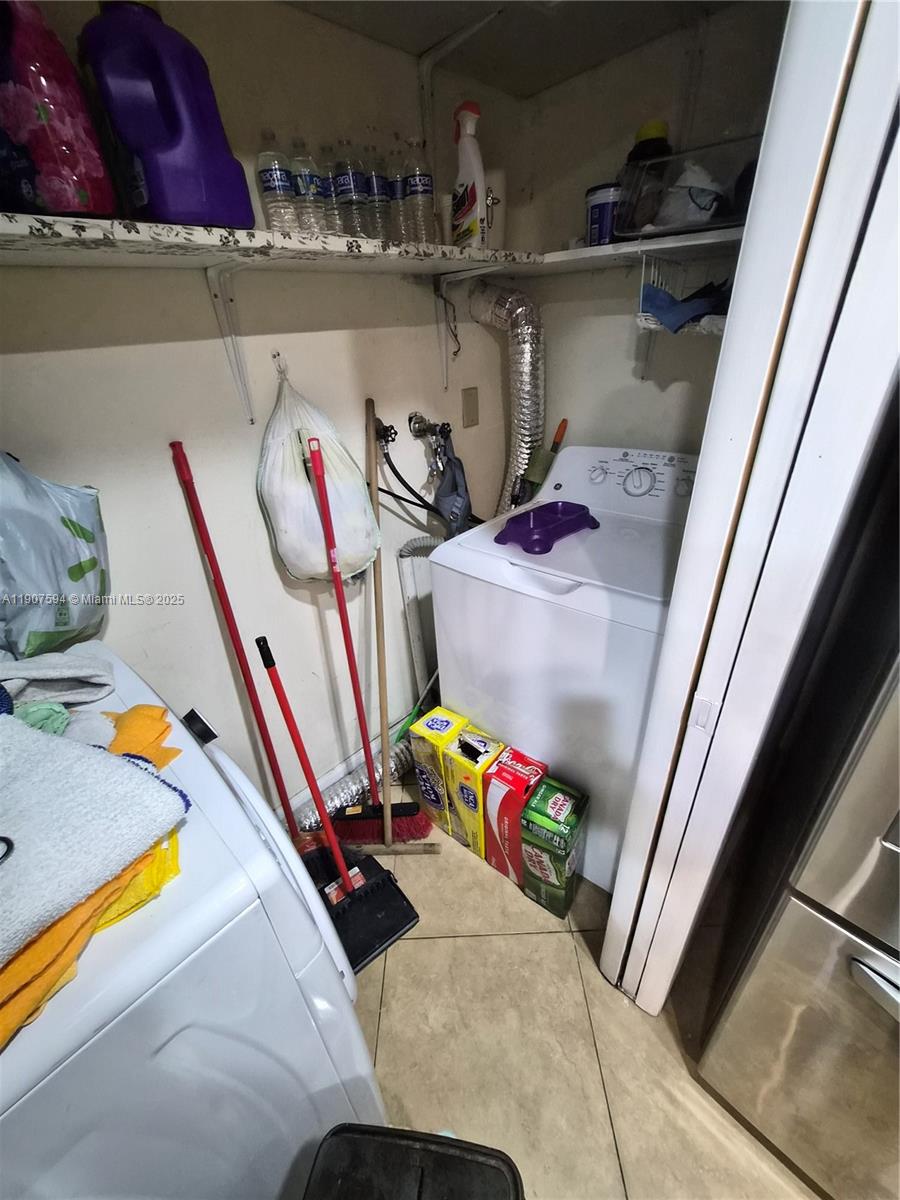 SUNSET CONDOR PH I - Residential Lease