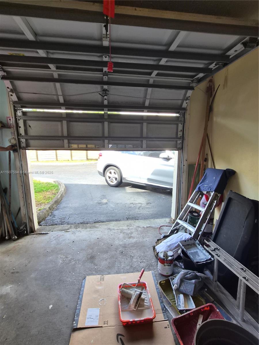 SUNSET CONDOR PH I - Residential Lease