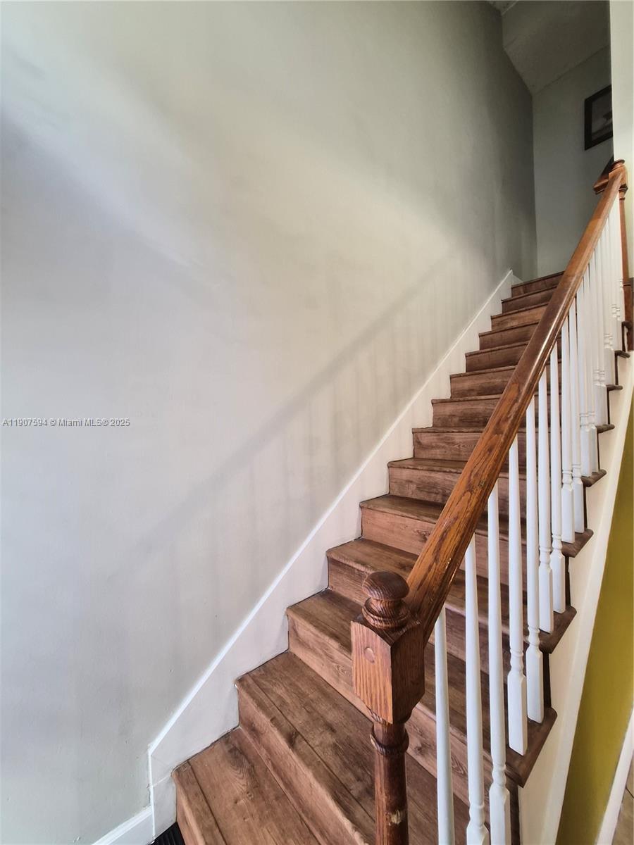 SUNSET CONDOR PH I - Residential Lease