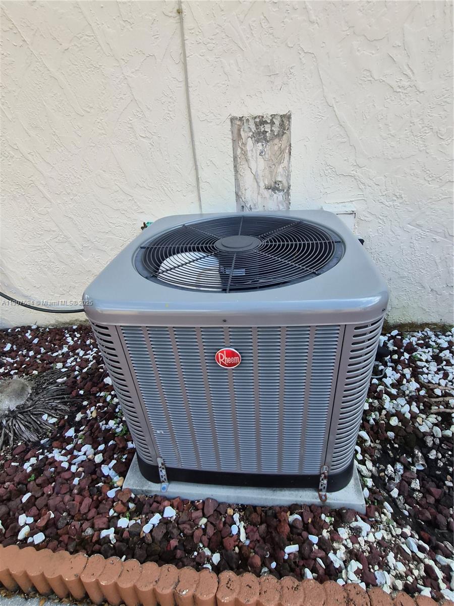 SUNSET CONDOR PH I - Residential Lease