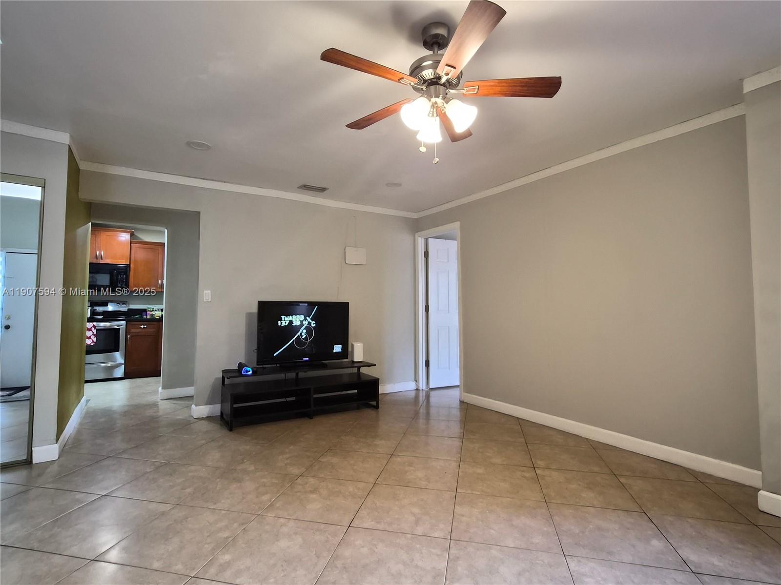 SUNSET CONDOR PH I - Residential Lease