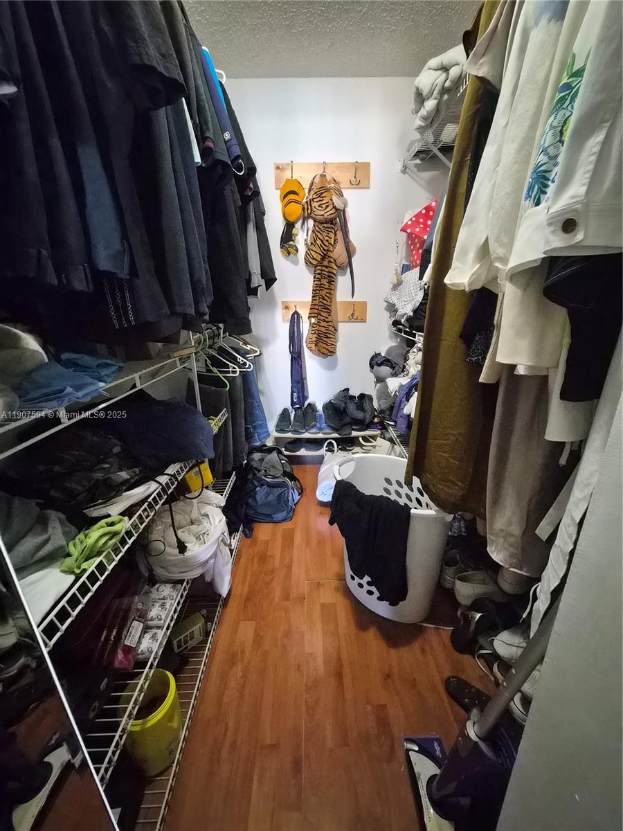 SUNSET CONDOR PH I - Residential Lease