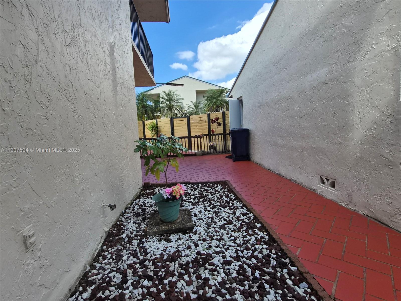 SUNSET CONDOR PH I - Residential Lease