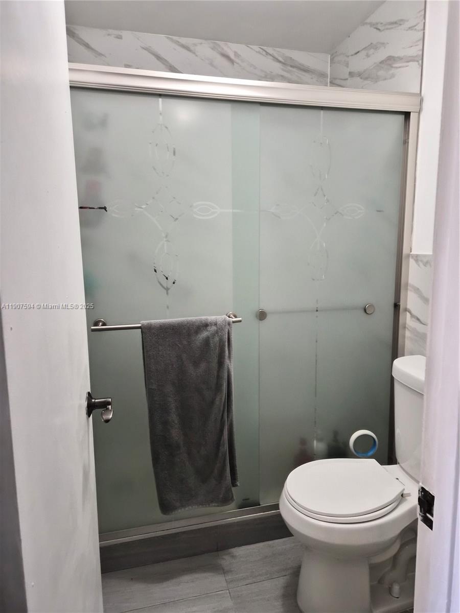 SUNSET CONDOR PH I - Residential Lease