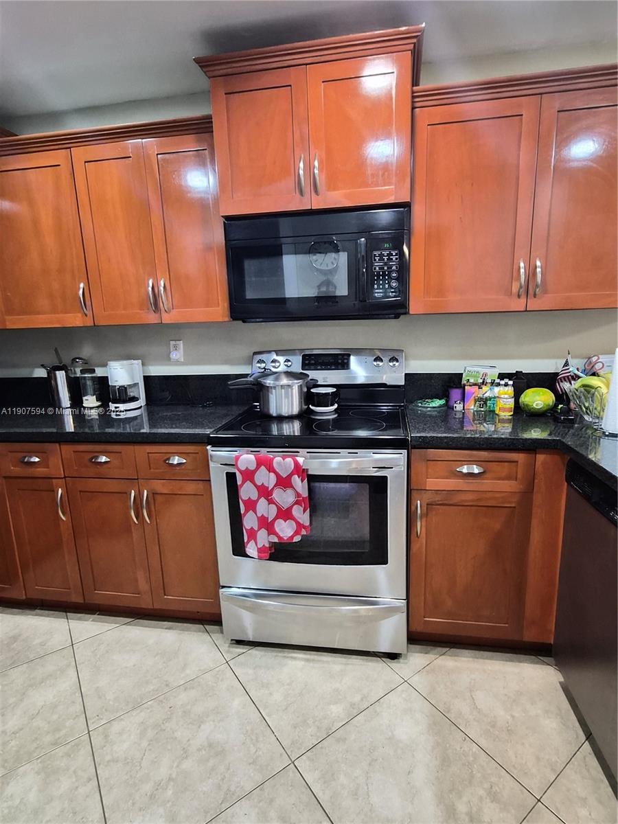 SUNSET CONDOR PH I - Residential Lease