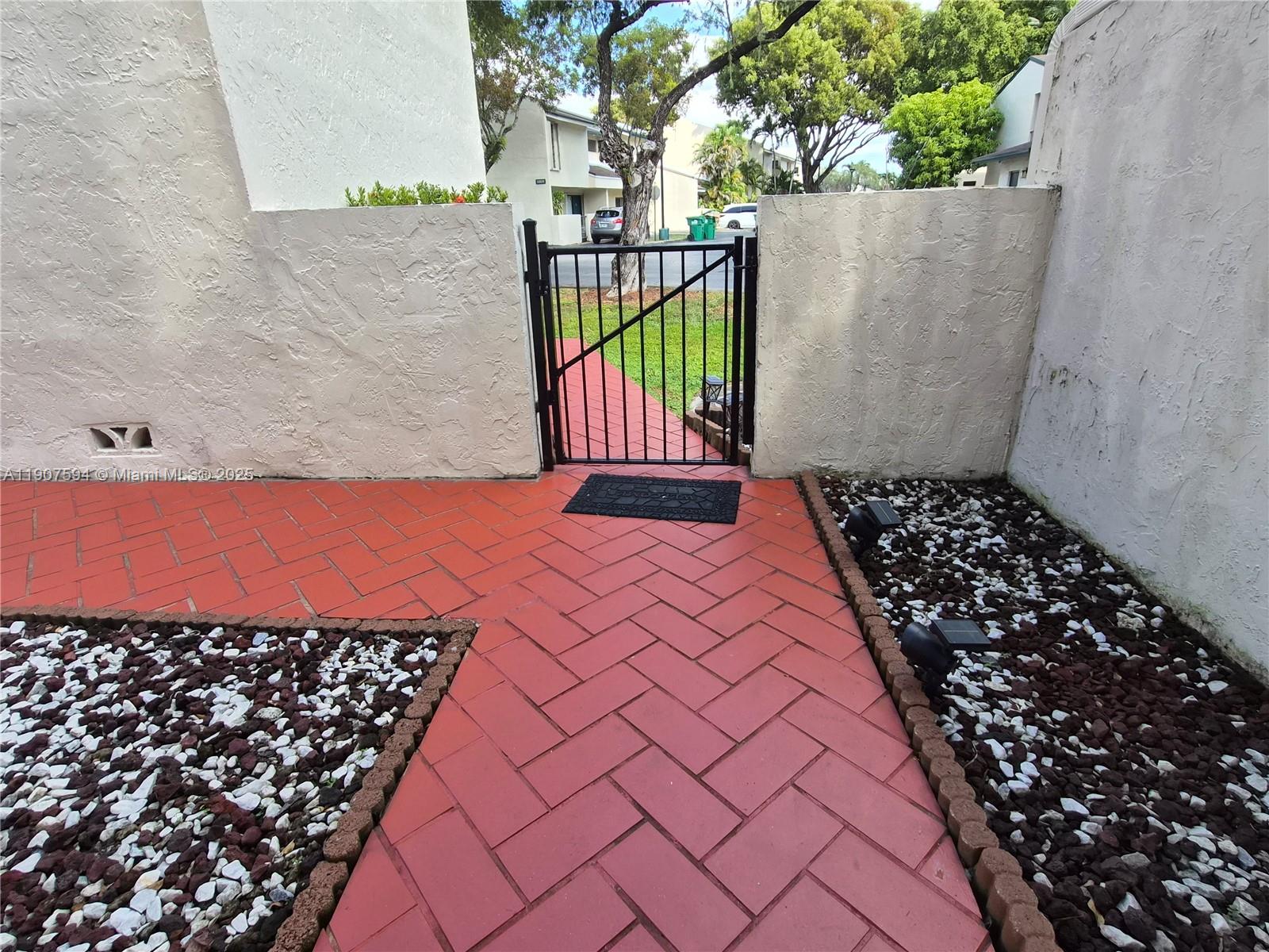 SUNSET CONDOR PH I - Residential Lease