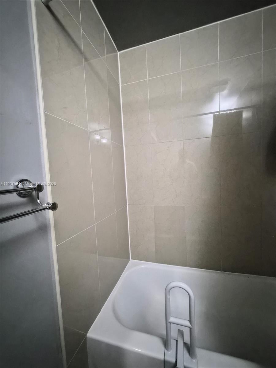 SUNSET CONDOR PH I - Residential Lease