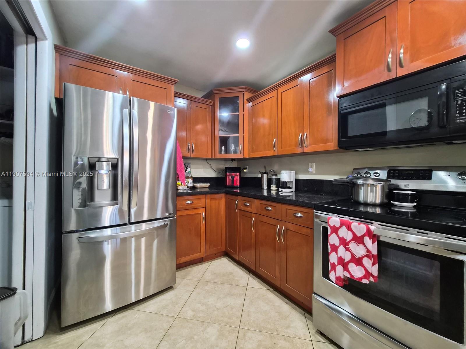 SUNSET CONDOR PH I - Residential Lease