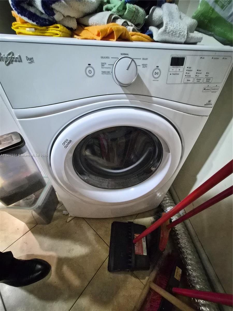 SUNSET CONDOR PH I - Residential Lease