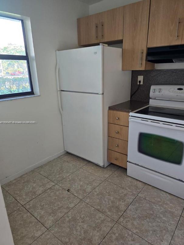 3396 Foxcroft Rd 113, Miramar, Broward County, Florida - 2 Bedrooms  
2 Bathrooms - 