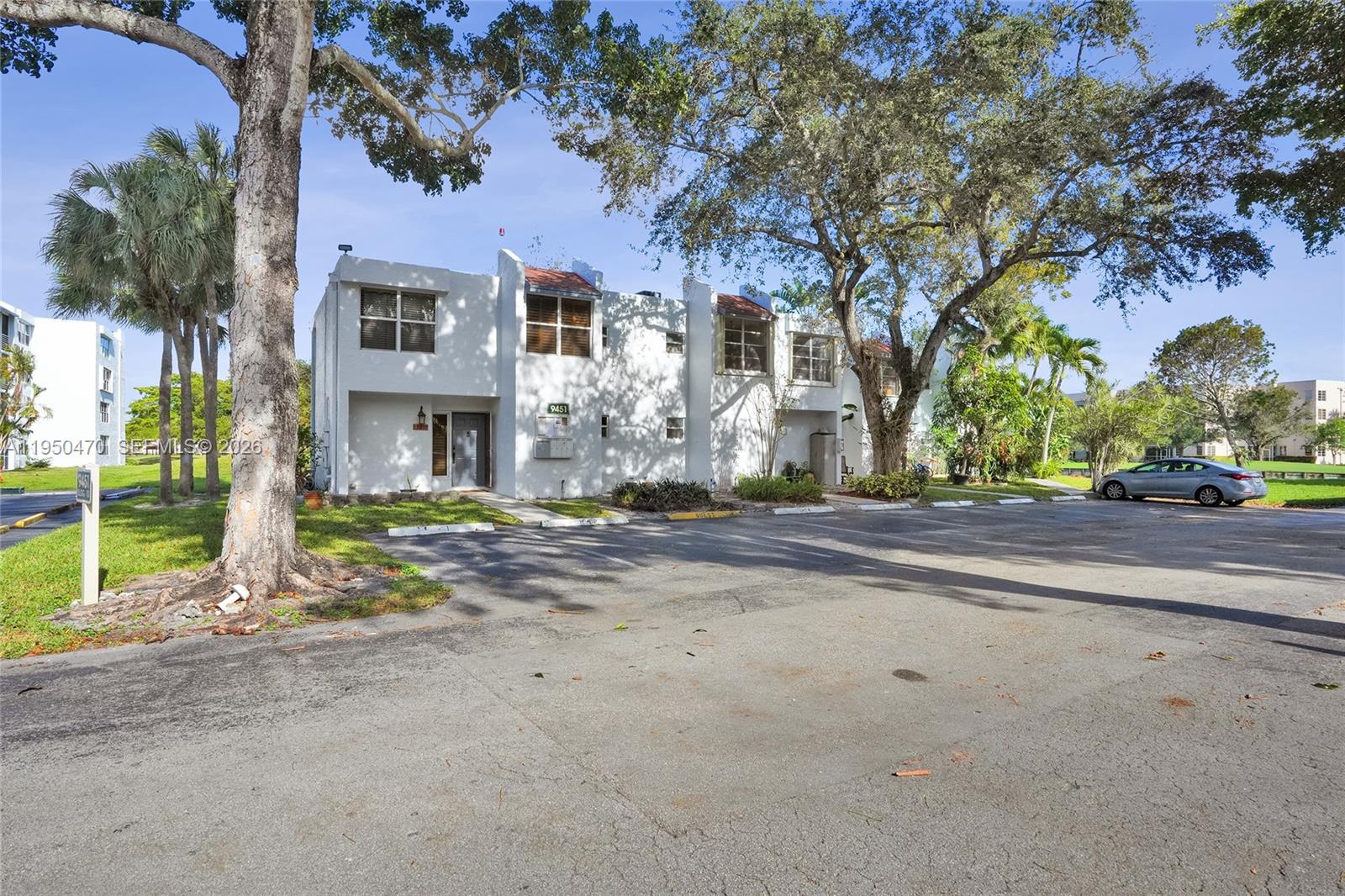 LIVE OAK CONDO TEN - Residential