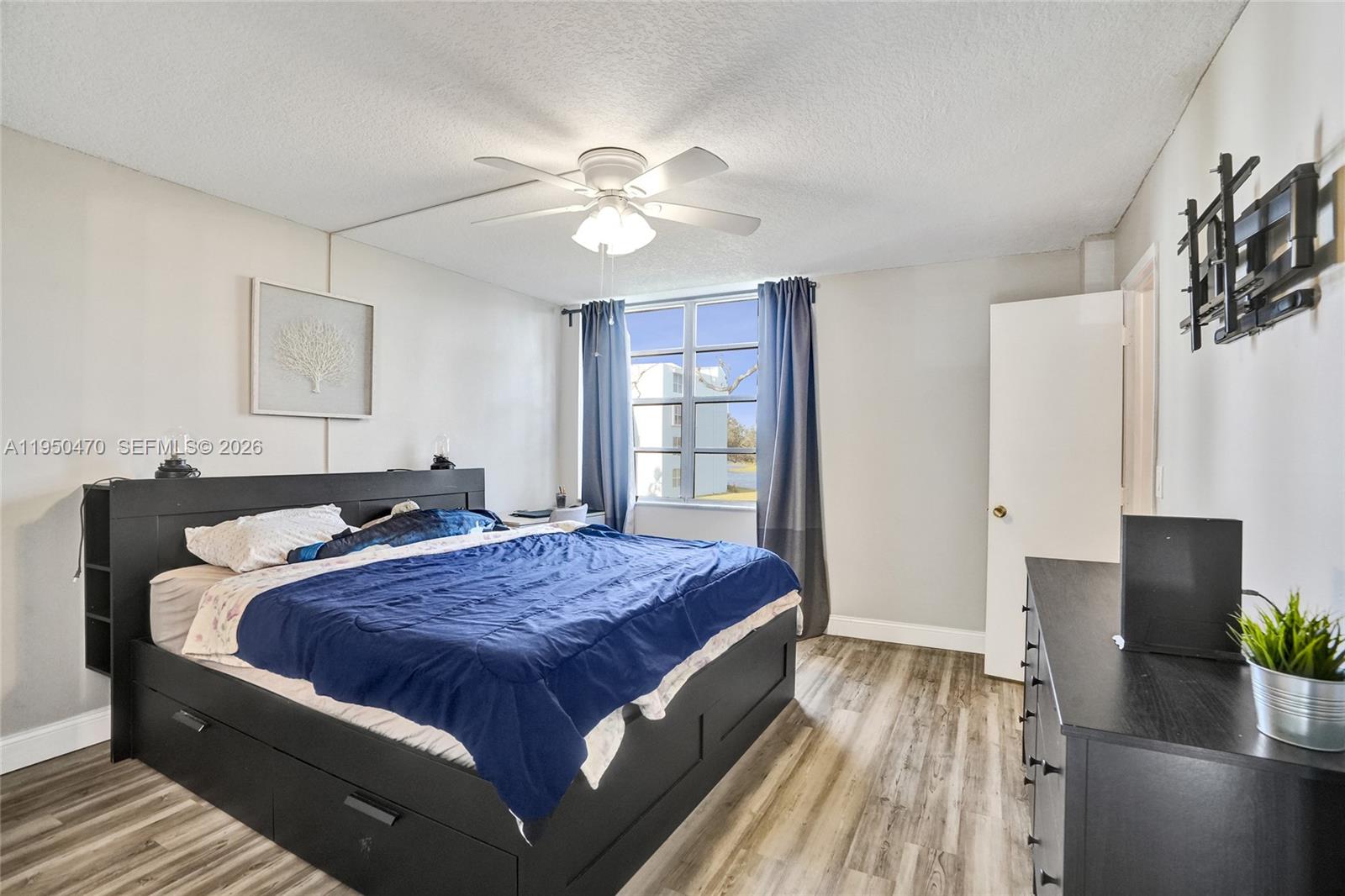 LIVE OAK CONDO TEN - Residential