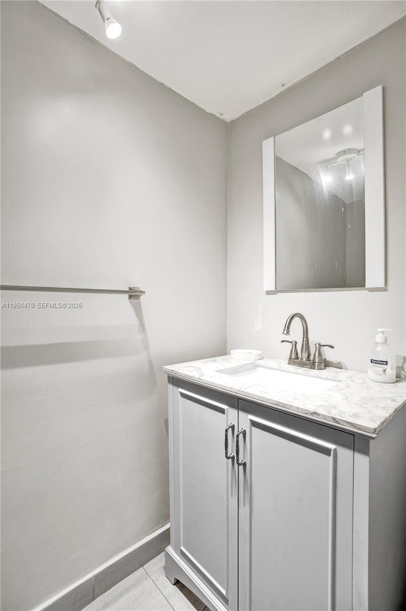 LIVE OAK CONDO TEN - Residential