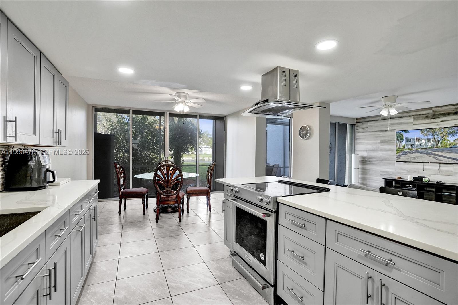 LIVE OAK CONDO TEN - Residential