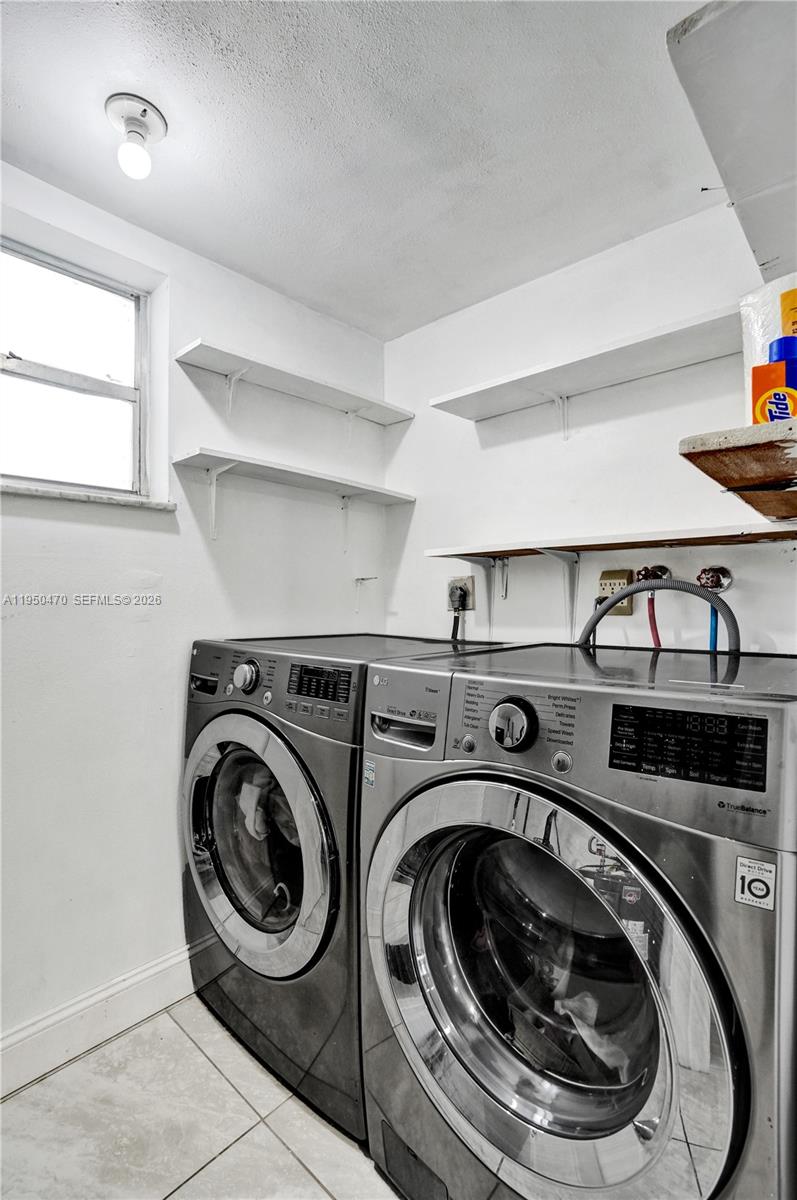 LIVE OAK CONDO TEN - Residential