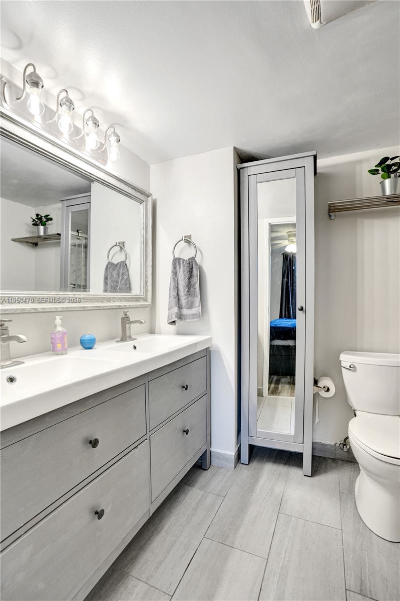 LIVE OAK CONDO TEN - Residential