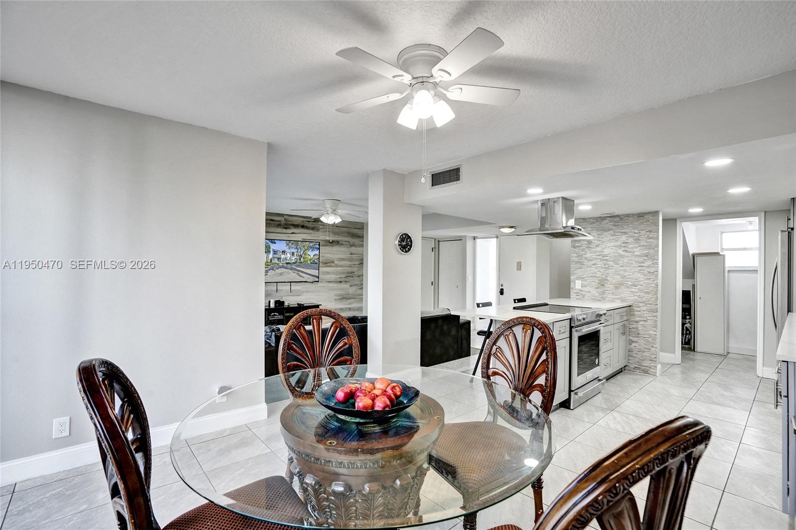 LIVE OAK CONDO TEN - Residential