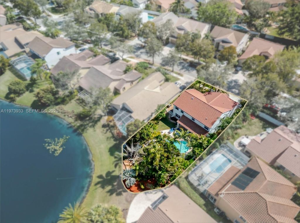 Photo of 362 Lake Crest Ct, Weston, FL 33326 (MLS # A11973933)