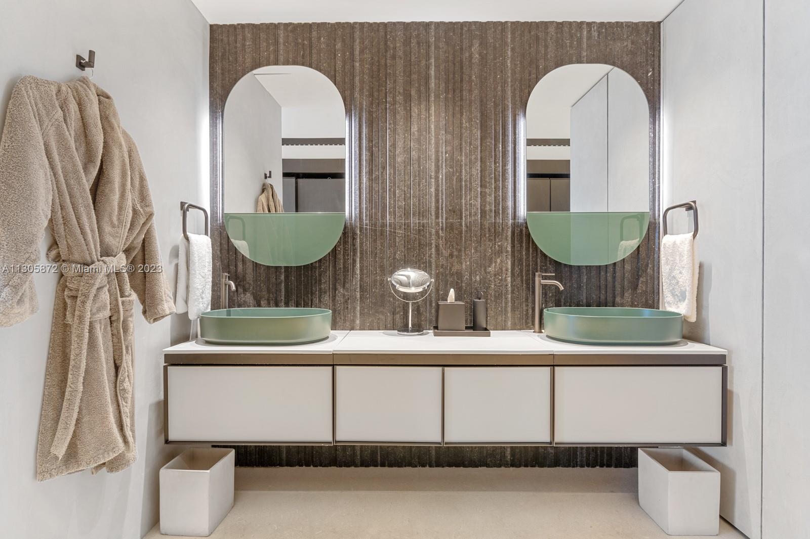 CONTINUUM ON SOUTH BEACH - Residential