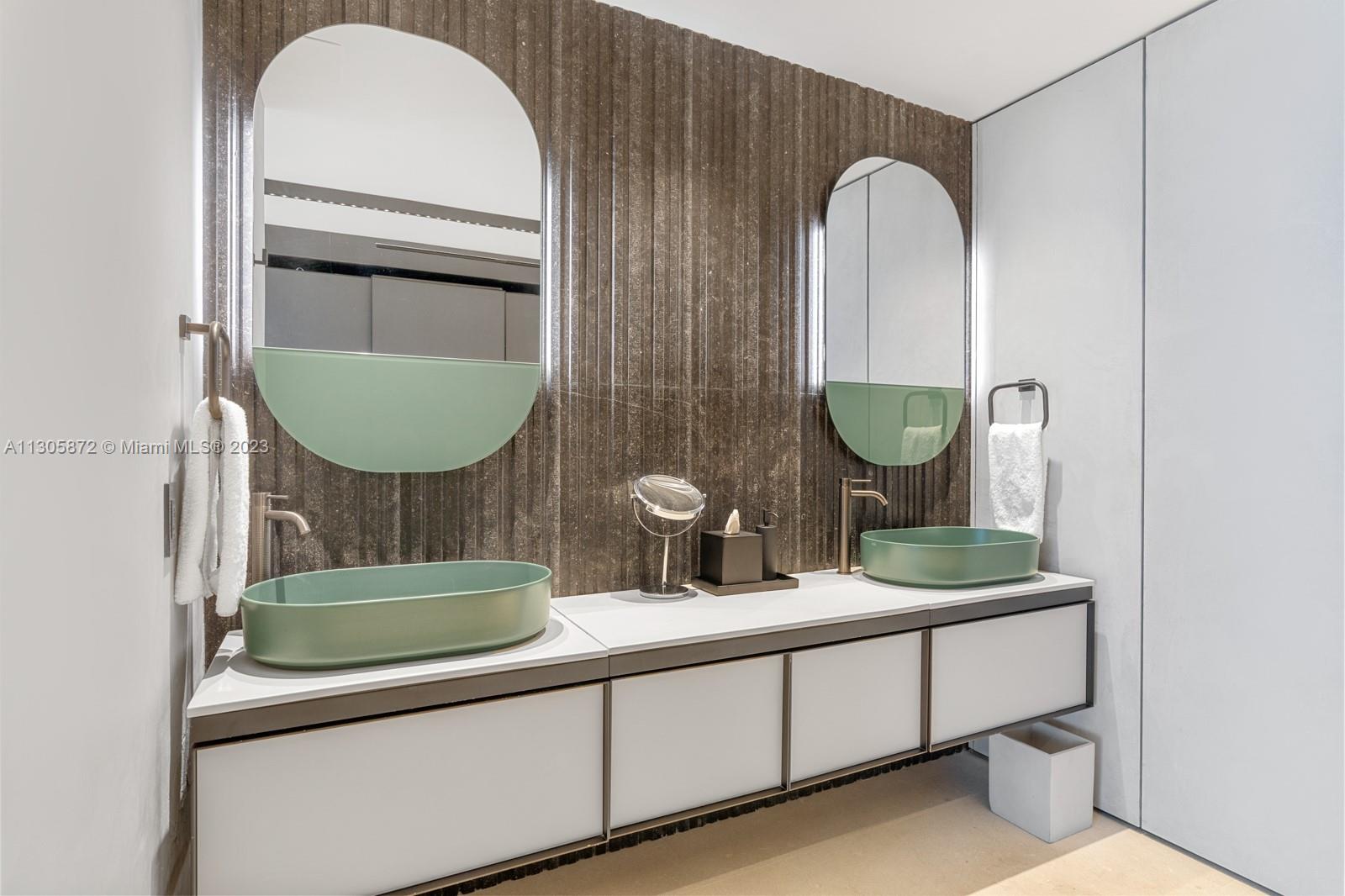 CONTINUUM ON SOUTH BEACH - Residential