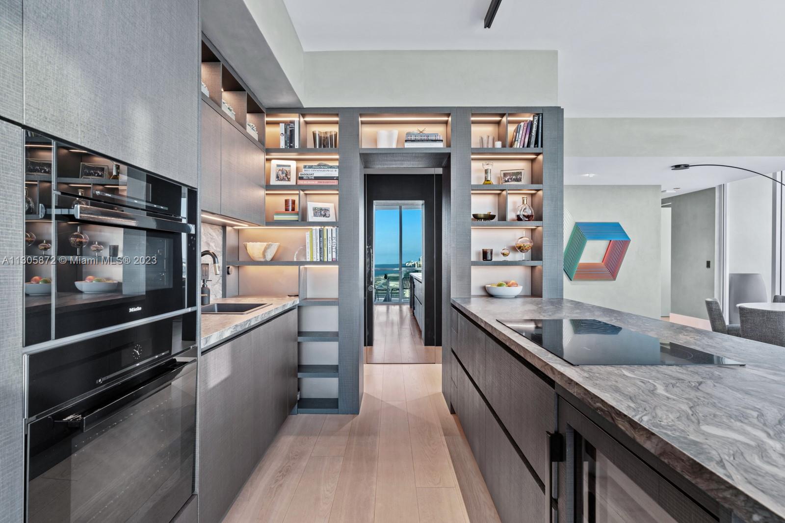 CONTINUUM ON SOUTH BEACH - Residential