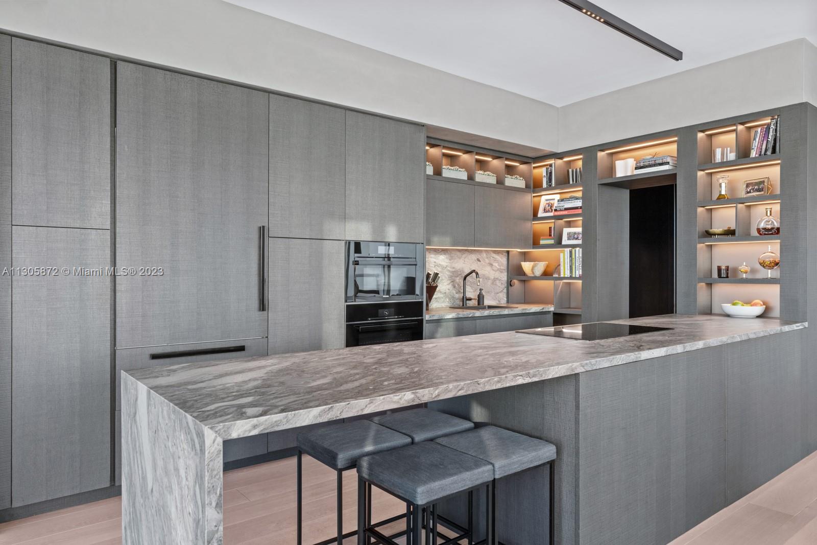 CONTINUUM ON SOUTH BEACH - Residential