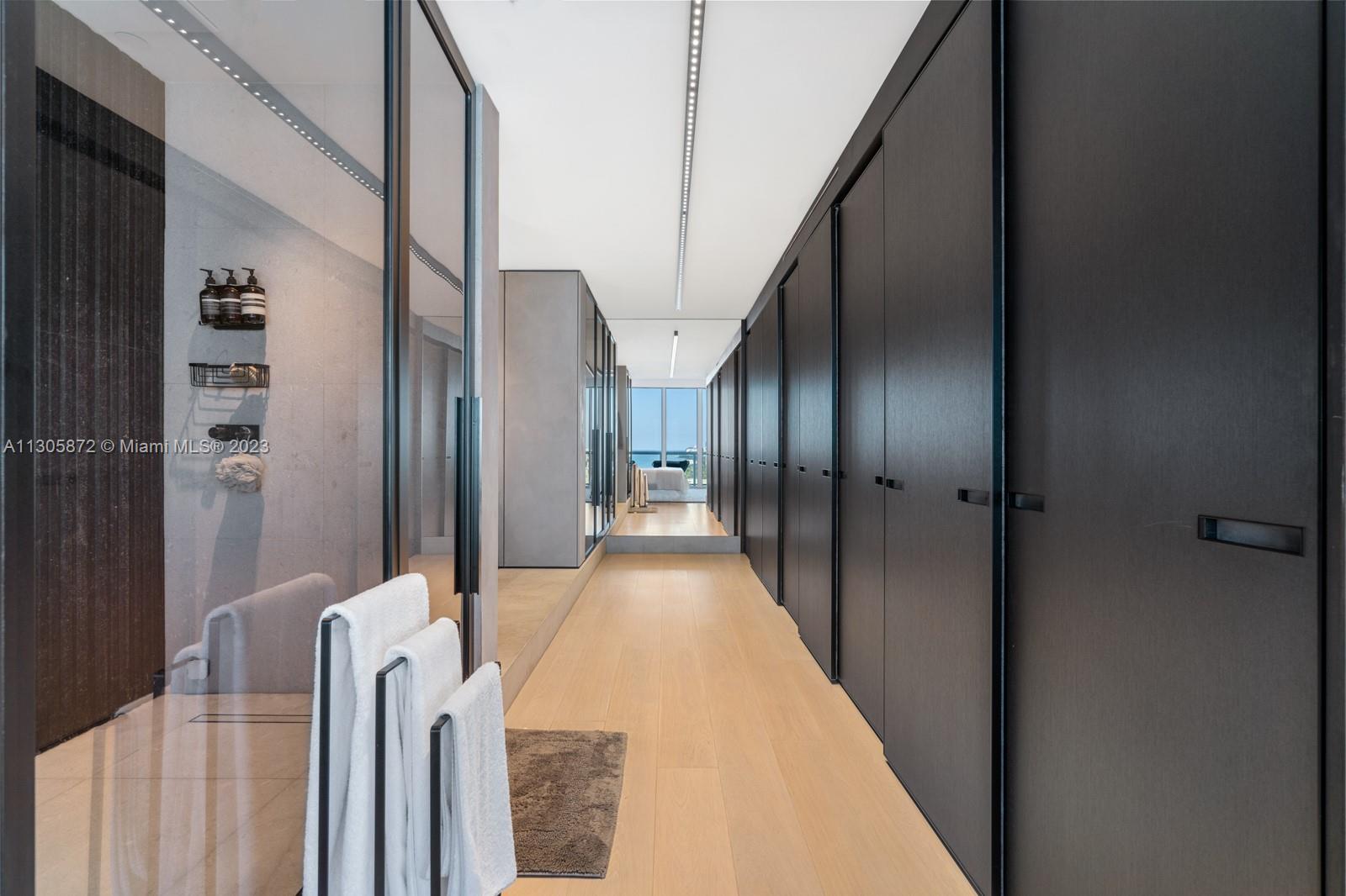 CONTINUUM ON SOUTH BEACH - Residential