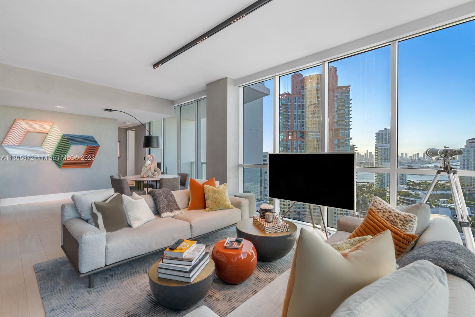 CONTINUUM ON SOUTH BEACH - Residential