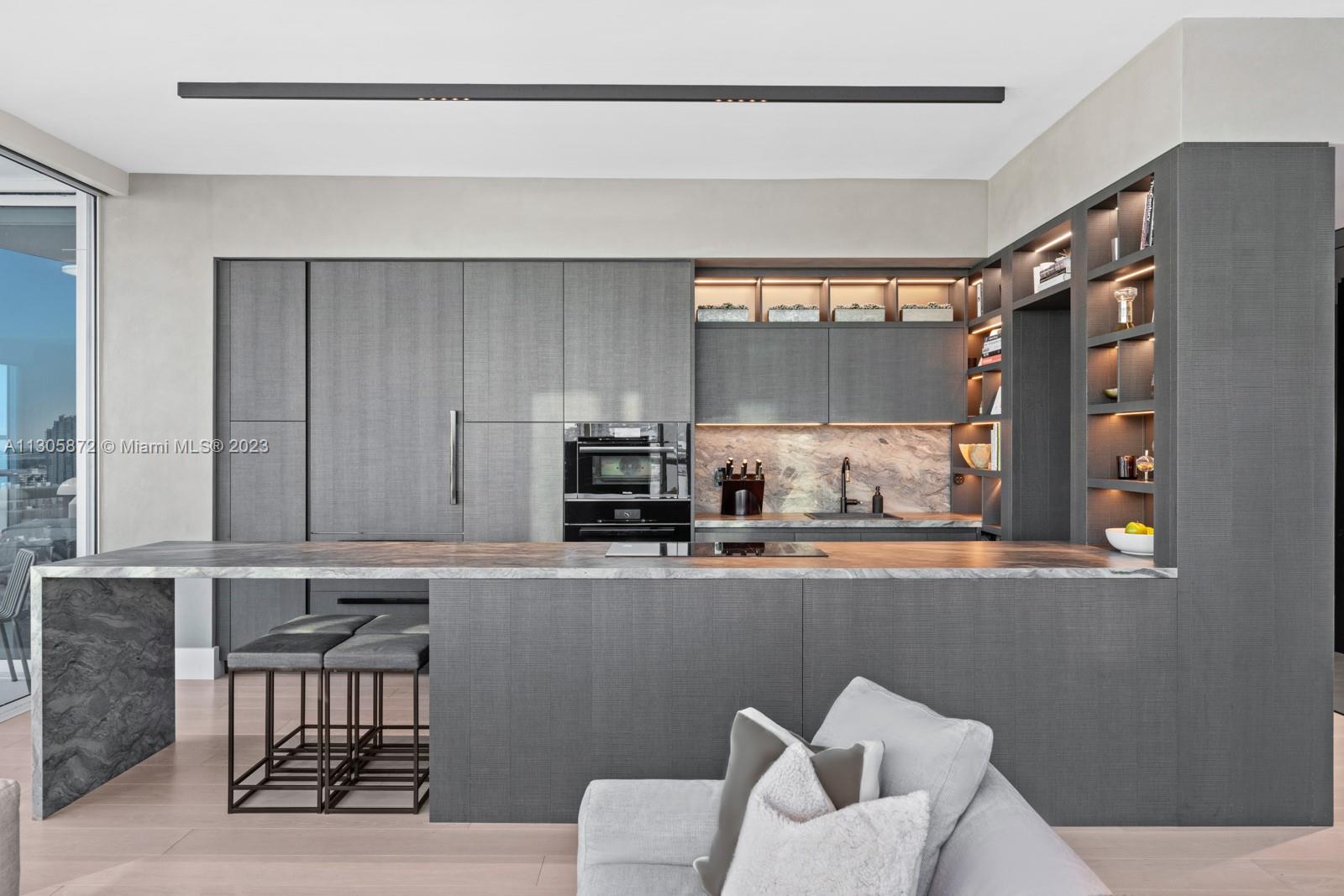 CONTINUUM ON SOUTH BEACH - Residential