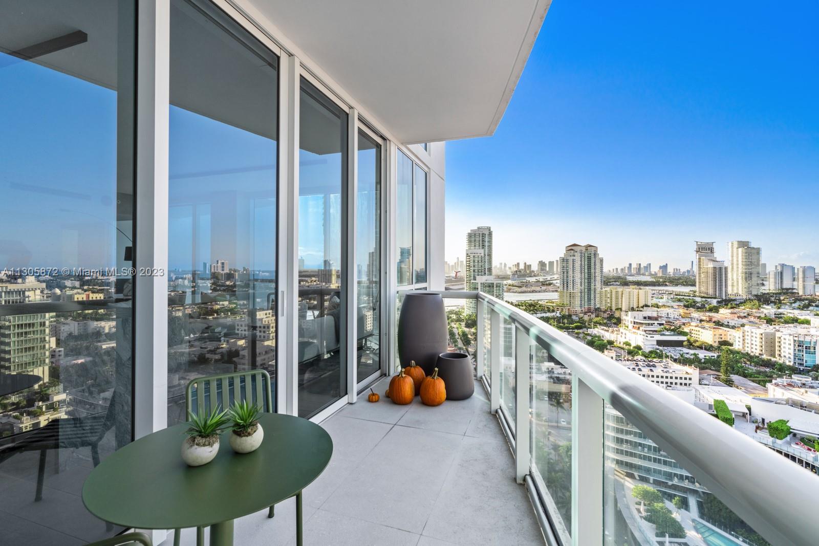 CONTINUUM ON SOUTH BEACH - Residential