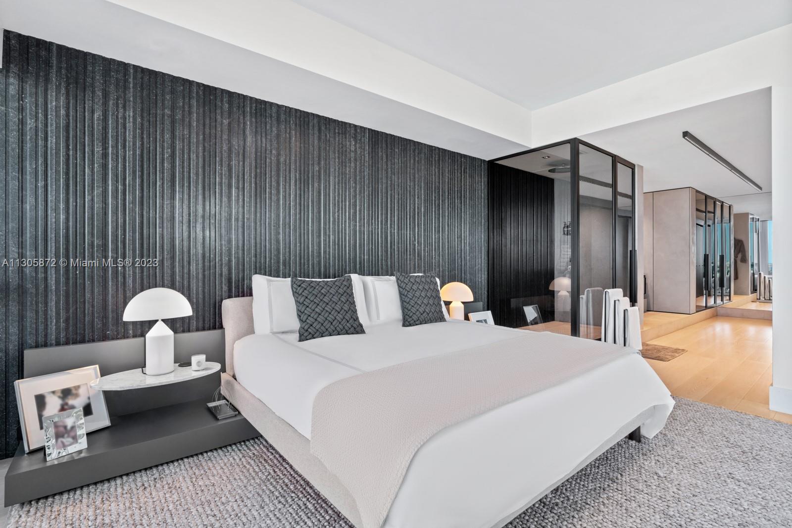 CONTINUUM ON SOUTH BEACH - Residential