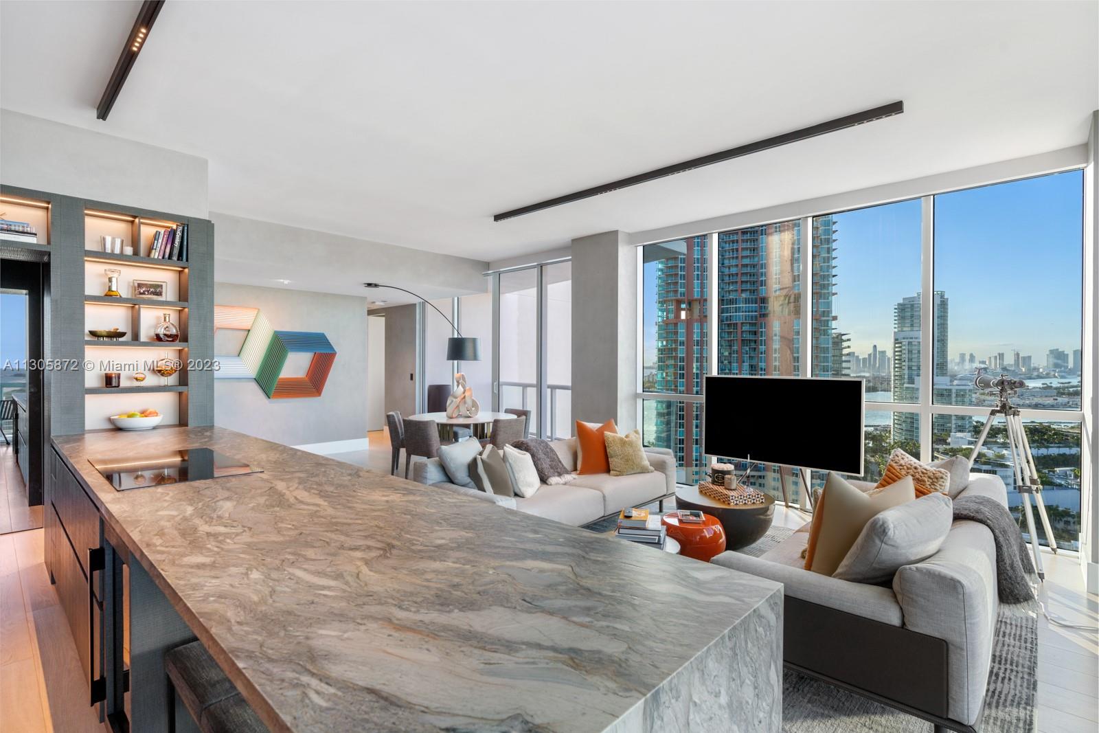 CONTINUUM ON SOUTH BEACH - Residential