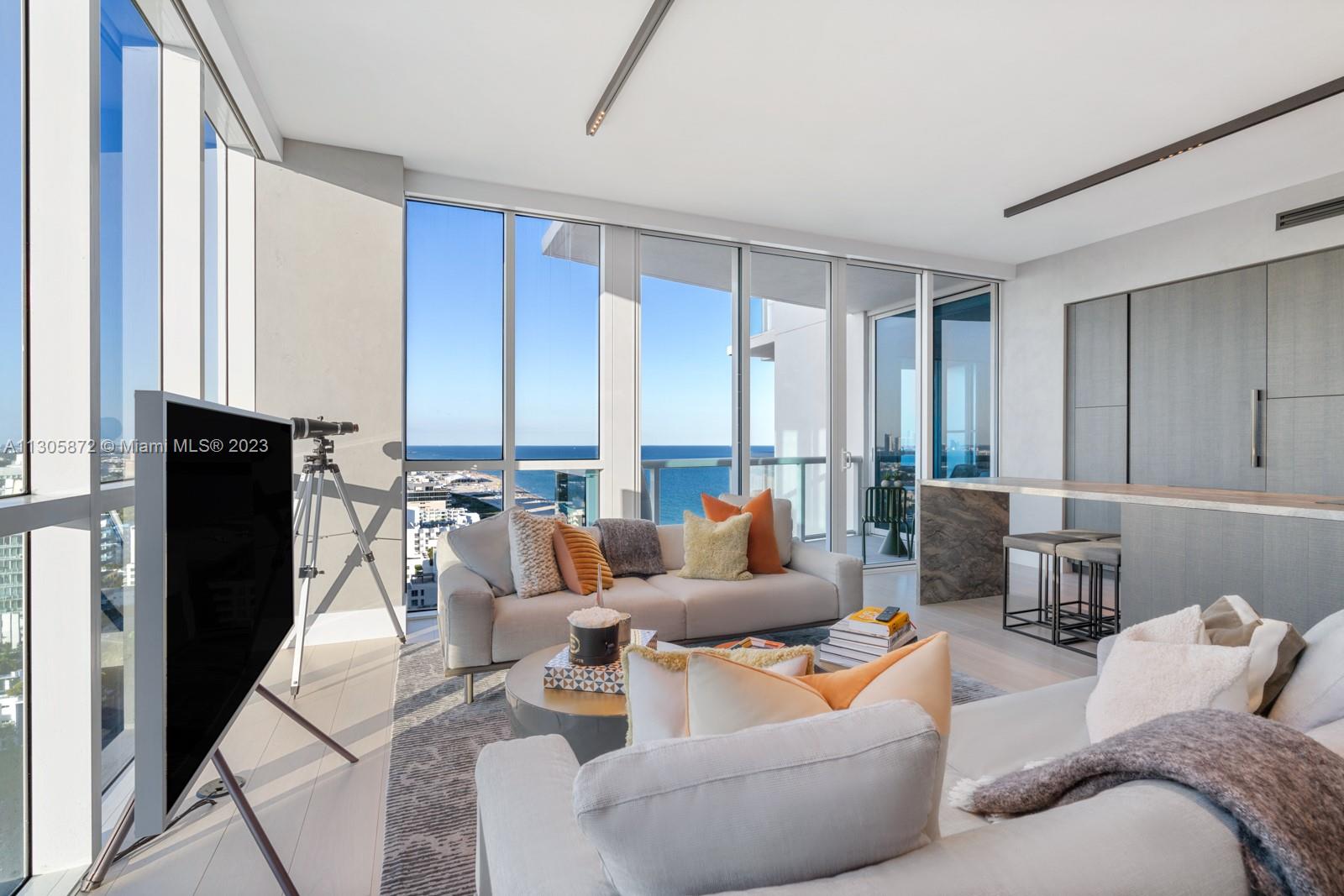 CONTINUUM ON SOUTH BEACH - Residential