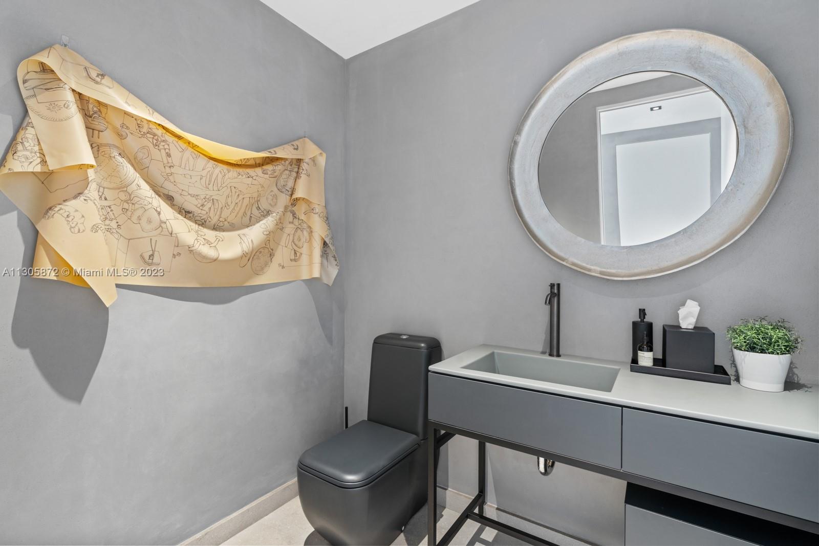 CONTINUUM ON SOUTH BEACH - Residential